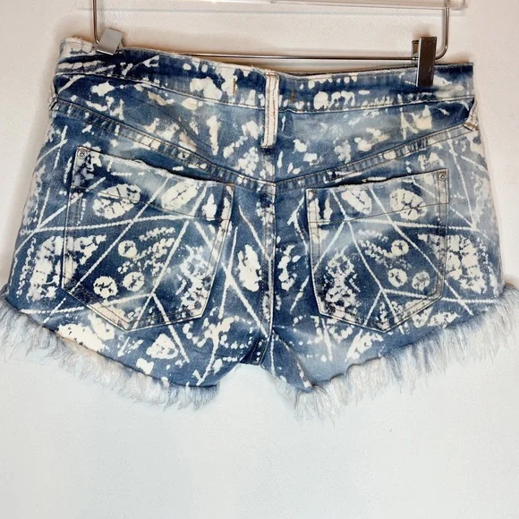Free People • shibori bleach print cutoff shorts. Size 28 - Picture 3 of 4